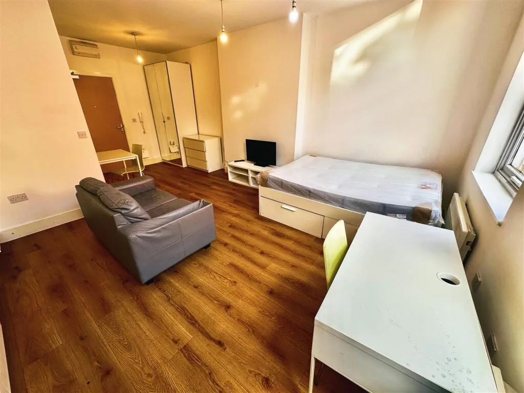 Studio flat for rent