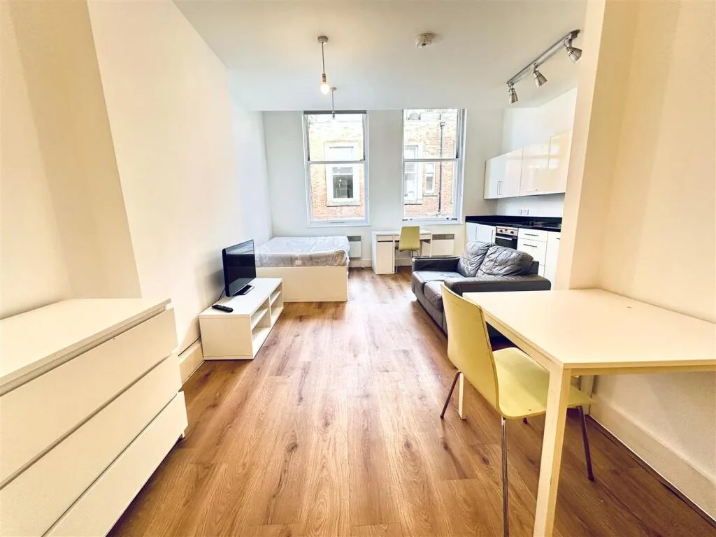 Studio flat for rent