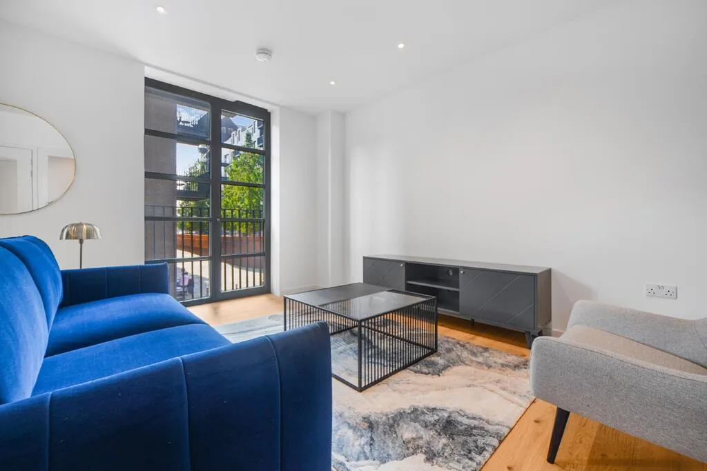 3 bedroom end of terrace house for rent
