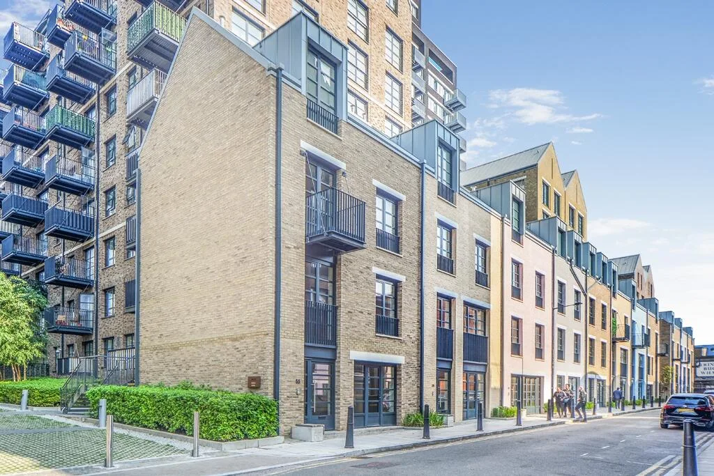 3 bedroom end of terrace house for rent