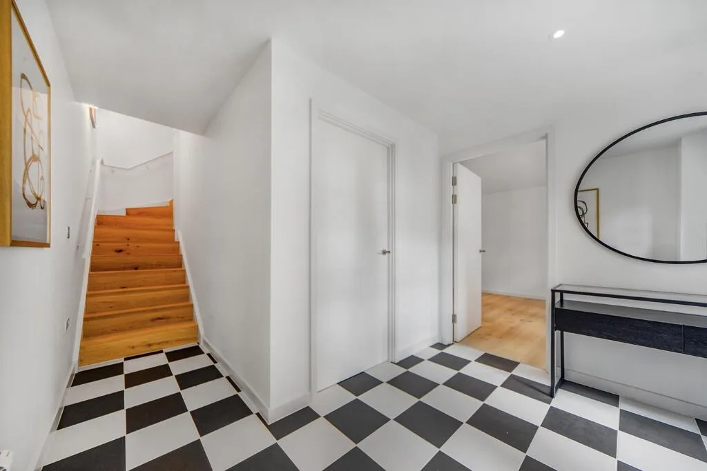 3 bedroom end of terrace house for rent