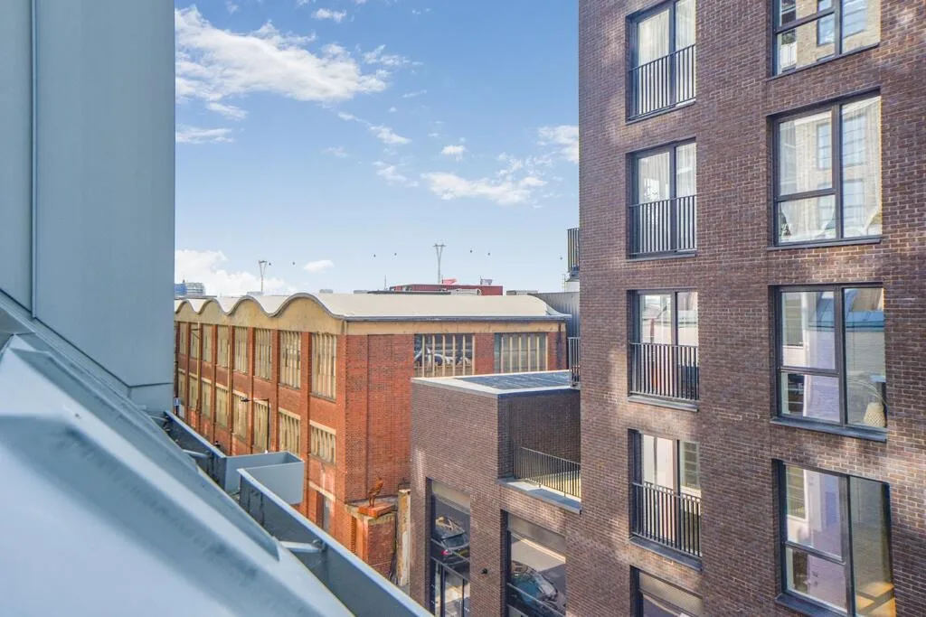 3 bedroom end of terrace house for rent