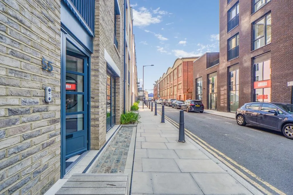3 bedroom end of terrace house for rent