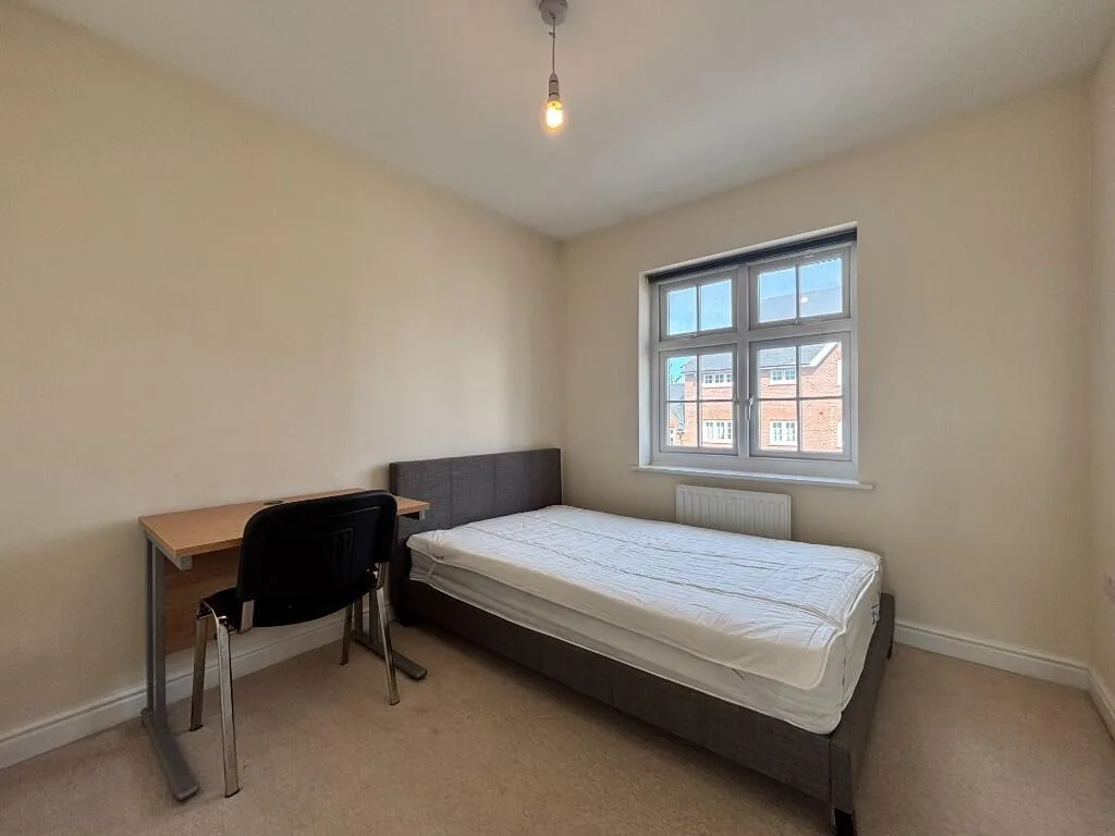 6 bedroom semi-detached house for rent