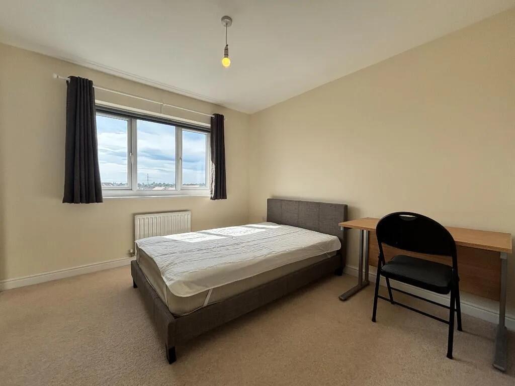 6 bedroom semi-detached house for rent
