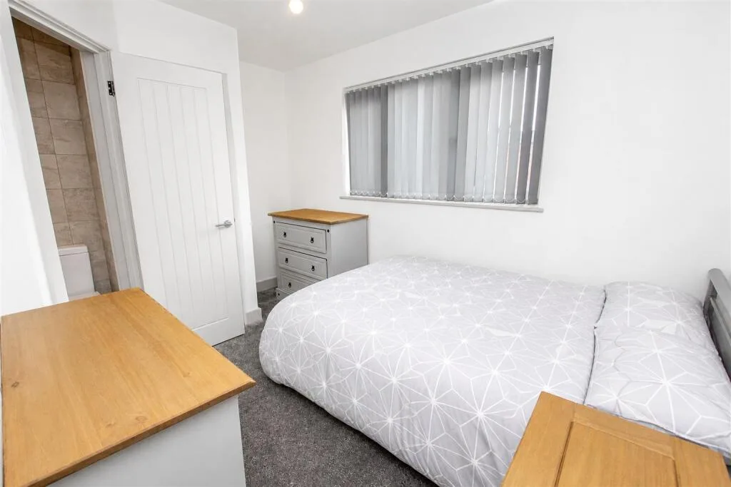 6 bedroom house for rent