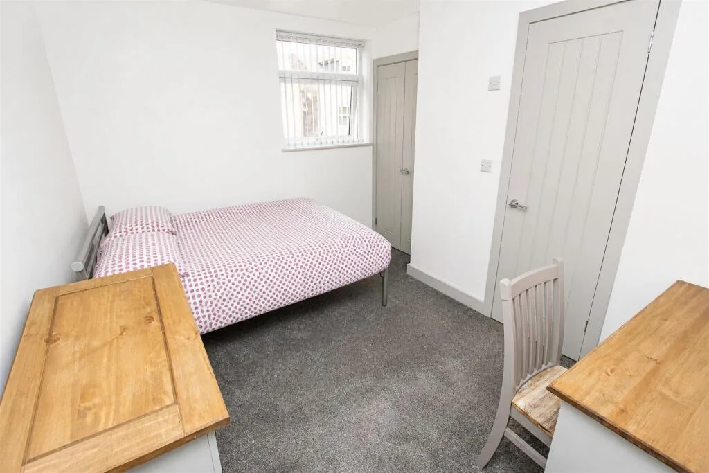 6 bedroom house for rent