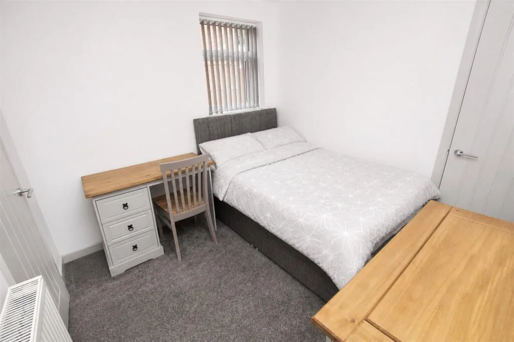 6 bedroom house for rent