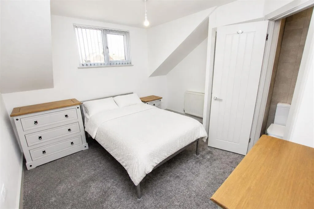 6 bedroom house for rent