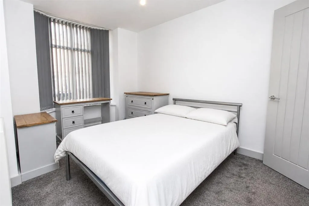 6 bedroom house for rent