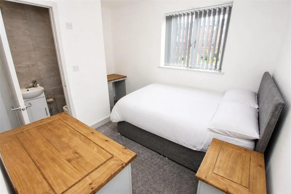 6 bedroom house for rent