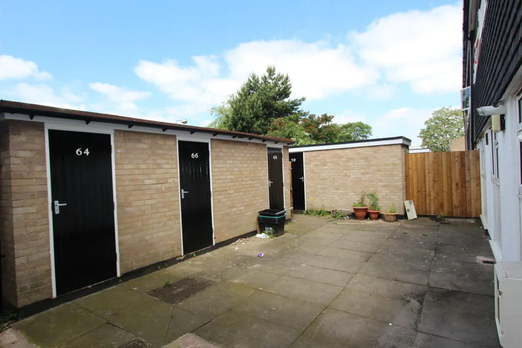 2 bedroom maisonette for rent