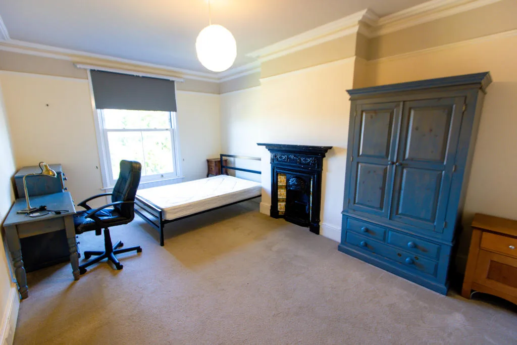 7 bedroom semi-detached house for rent