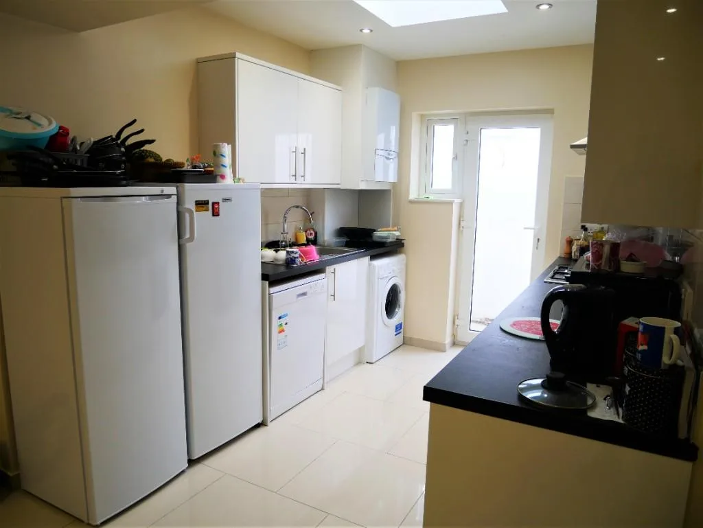 6 bedroom terraced house for rent