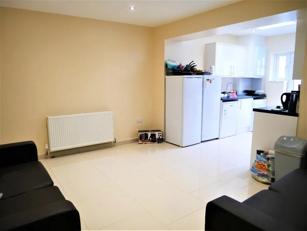 6 bedroom terraced house for rent