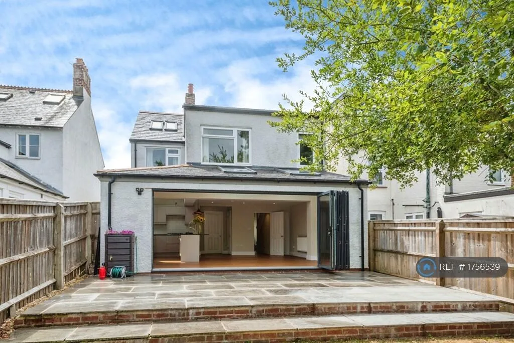 4 bedroom detached house for rent