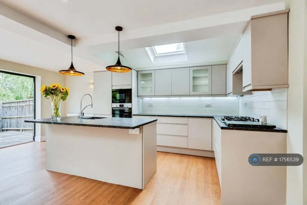 4 bedroom detached house for rent