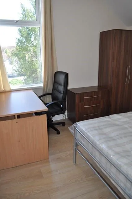 8 bedroom house for rent