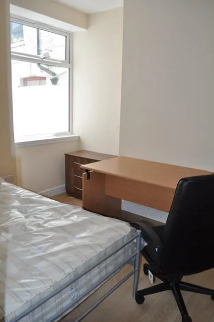 8 bedroom house for rent