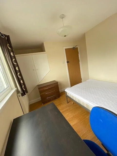 8 bedroom house for rent