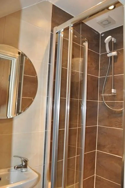 8 bedroom house for rent