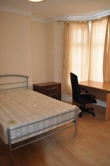8 bedroom house for rent