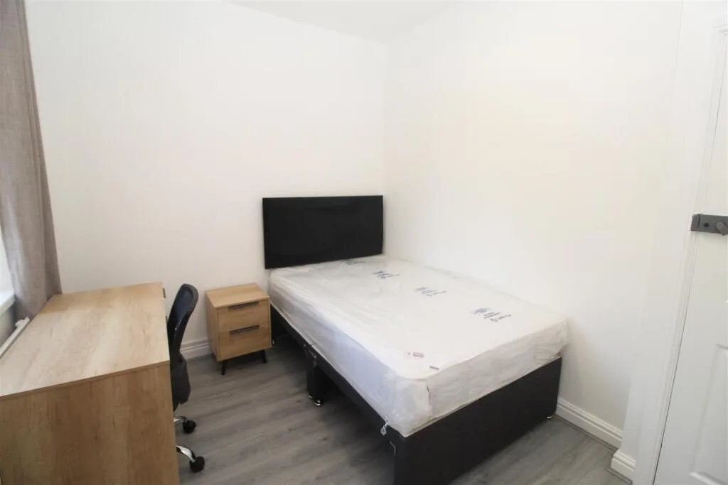 9 bedroom house for rent