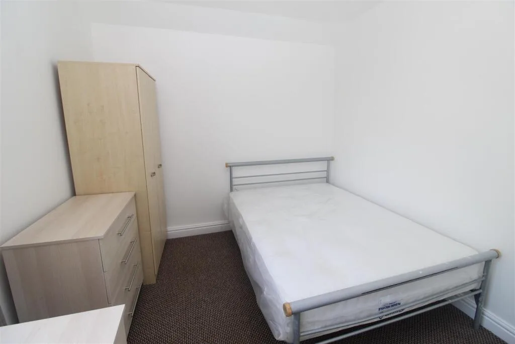 9 bedroom house for rent
