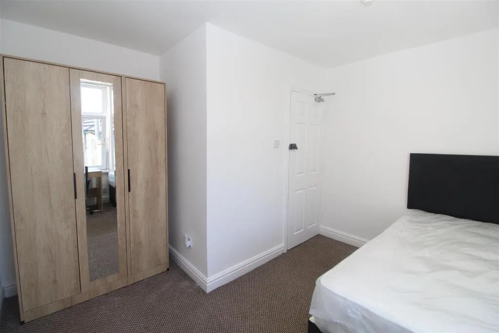 9 bedroom house for rent