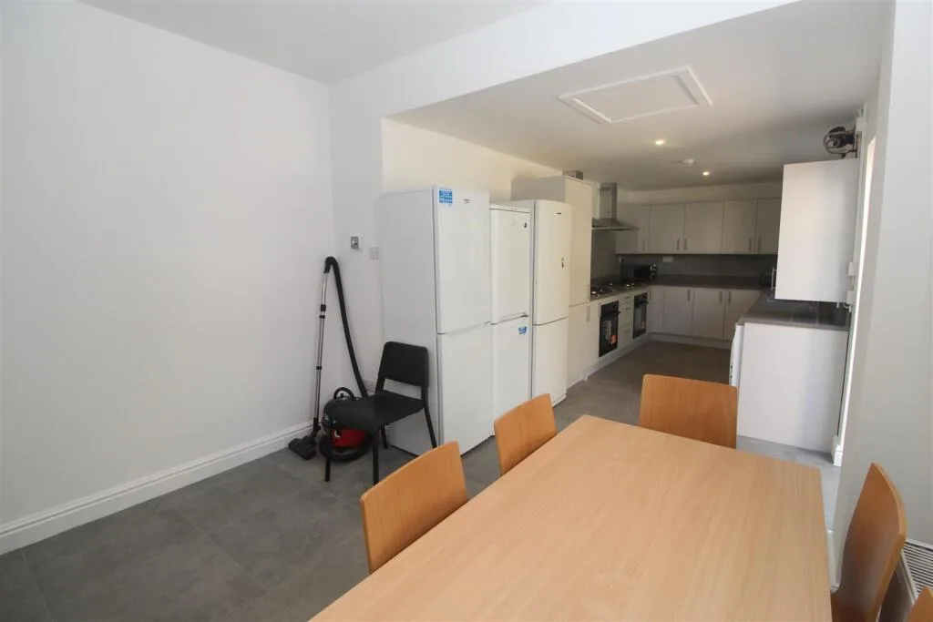 9 bedroom house for rent