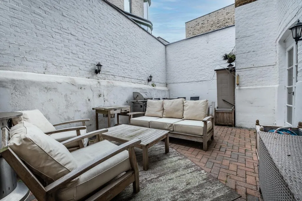 2 bedroom house for rent