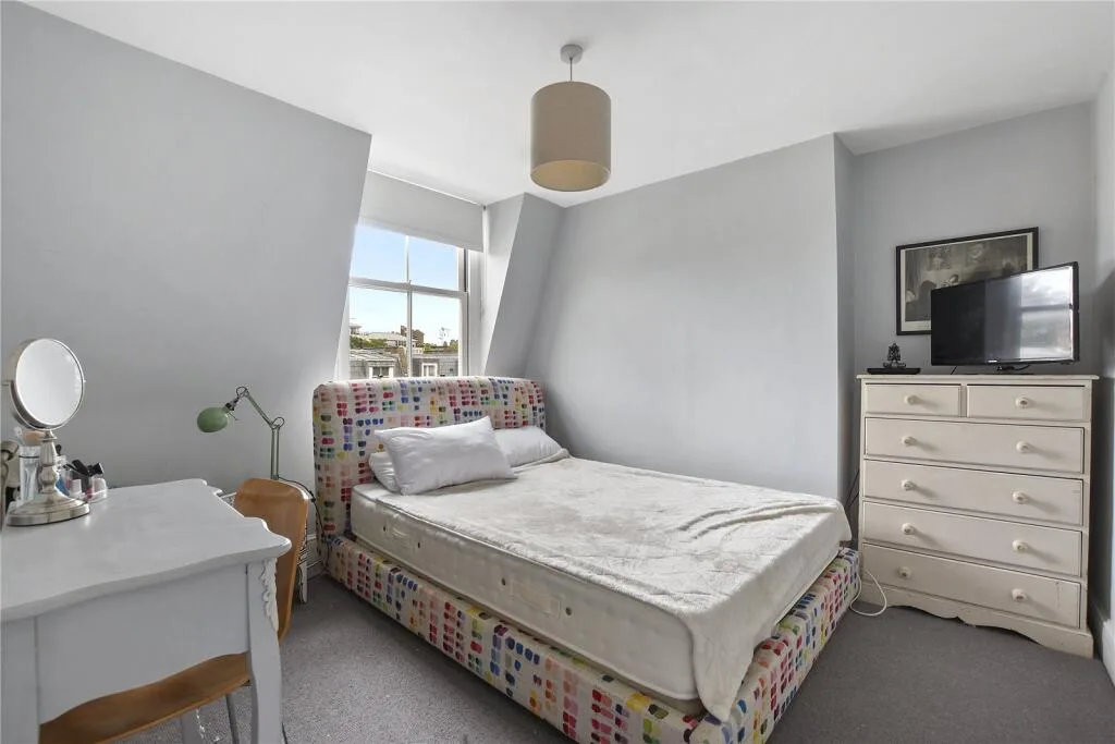 5 bedroom terraced house for rent