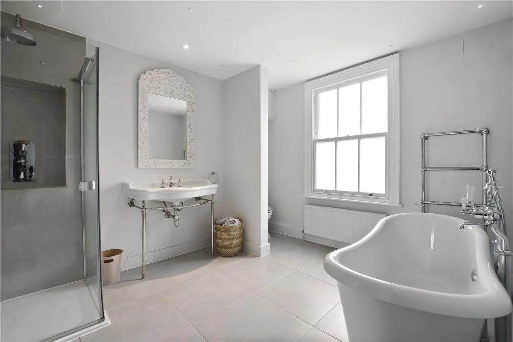 5 bedroom terraced house for rent