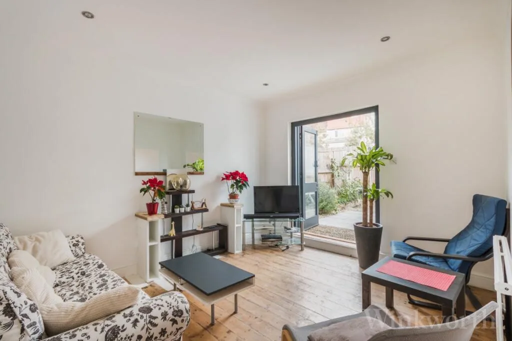 4 bedroom semi-detached house for rent