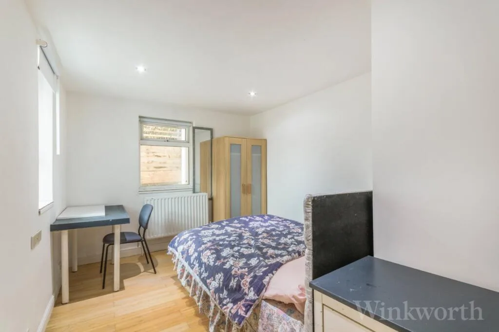 4 bedroom semi-detached house for rent