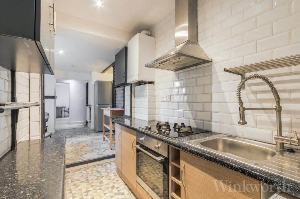 4 bedroom semi-detached house for rent