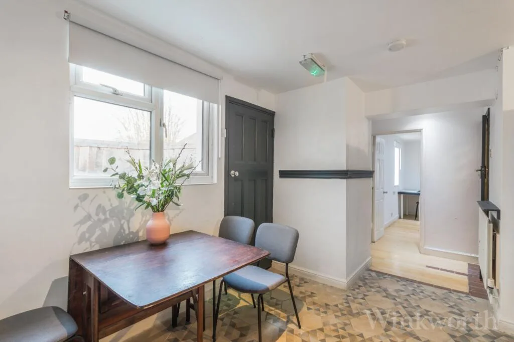 4 bedroom semi-detached house for rent