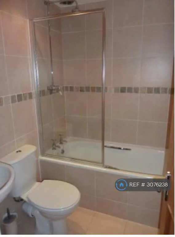 8 bedroom terraced house for rent