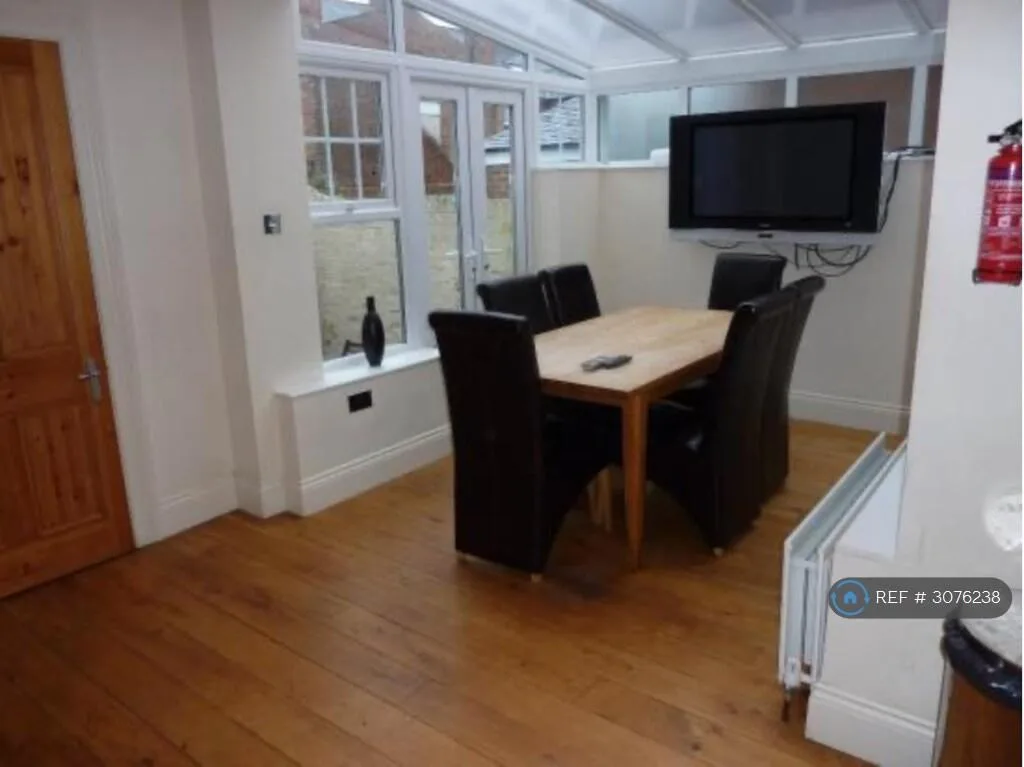 8 bedroom terraced house for rent