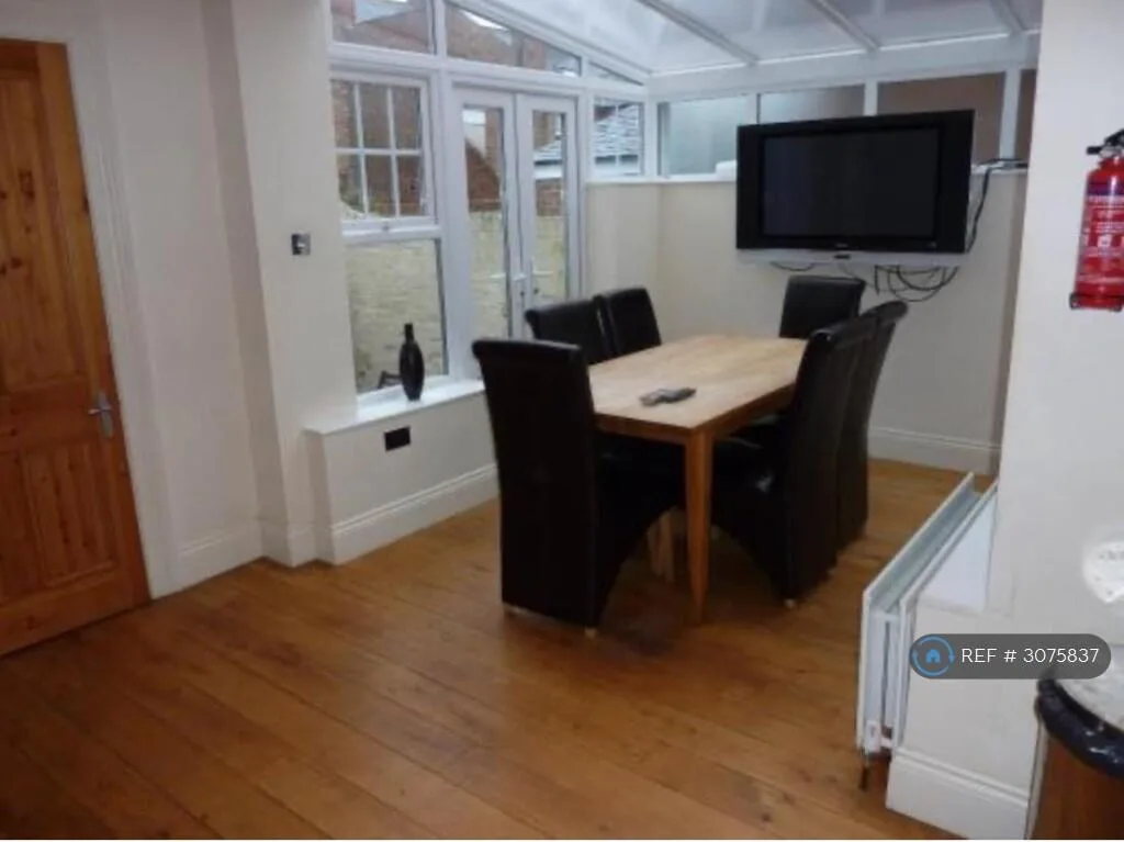 8 bedroom terraced house for rent