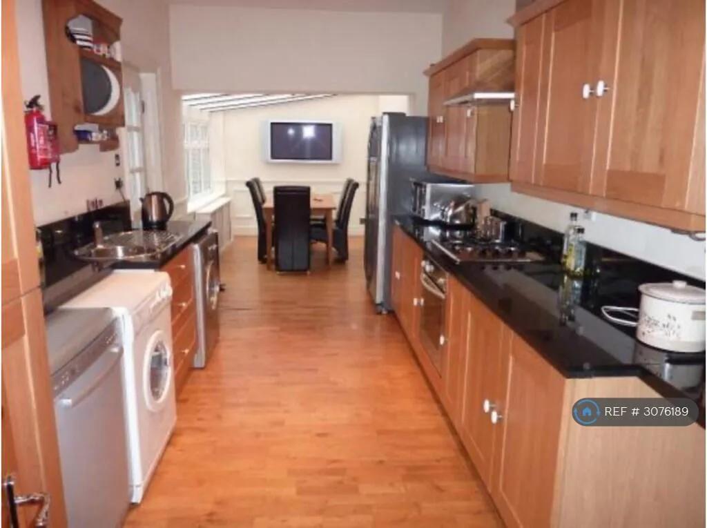 9 bedroom terraced house for rent