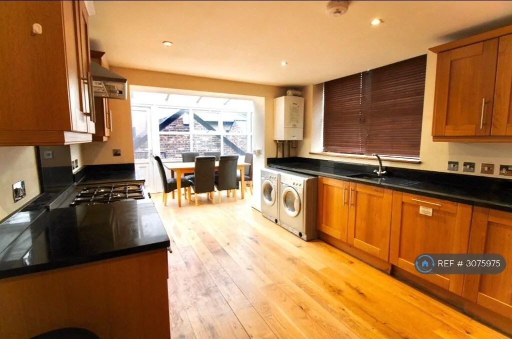 6 bedroom terraced house for rent