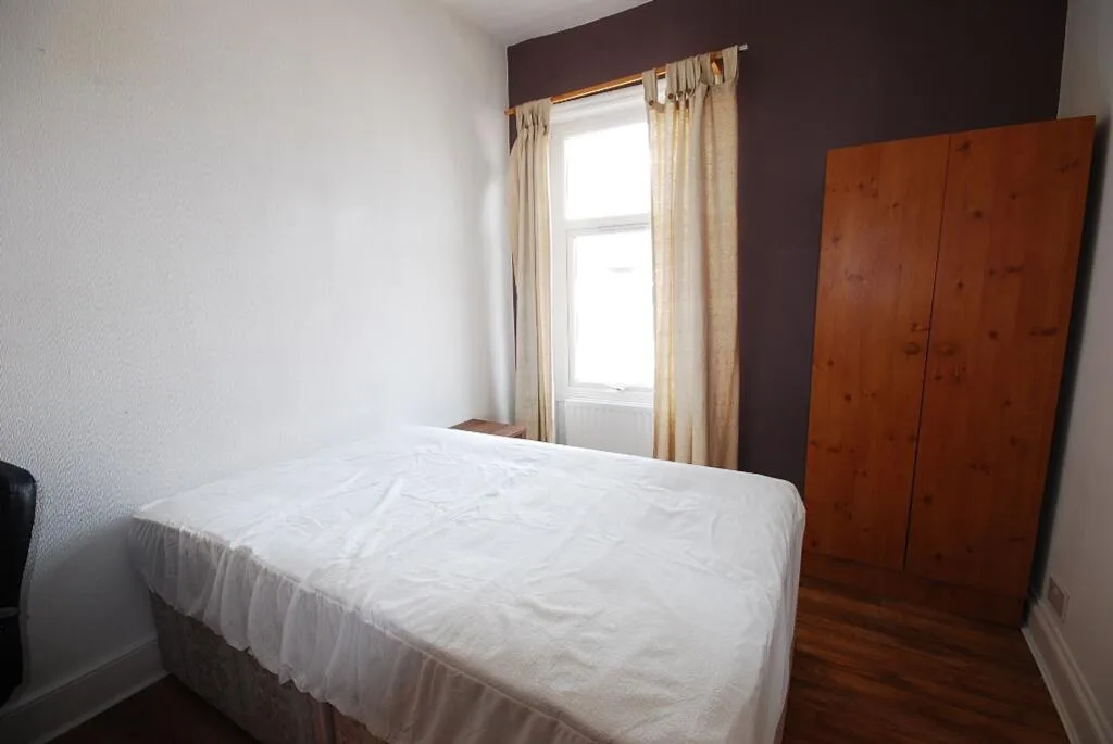 6 bedroom terraced house for rent