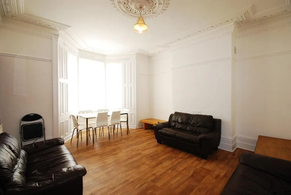 6 bedroom terraced house for rent