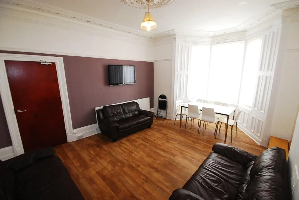 6 bedroom terraced house for rent