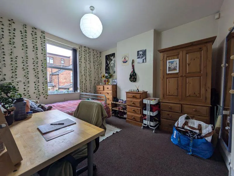 6 bedroom terraced house for rent