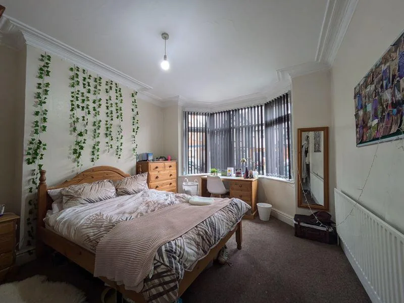 6 bedroom terraced house for rent