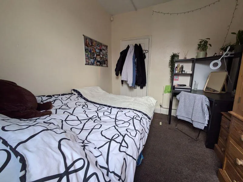 6 bedroom terraced house for rent