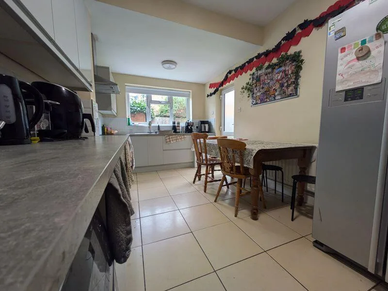 6 bedroom terraced house for rent