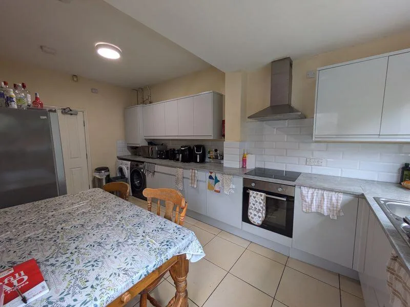 6 bedroom terraced house for rent